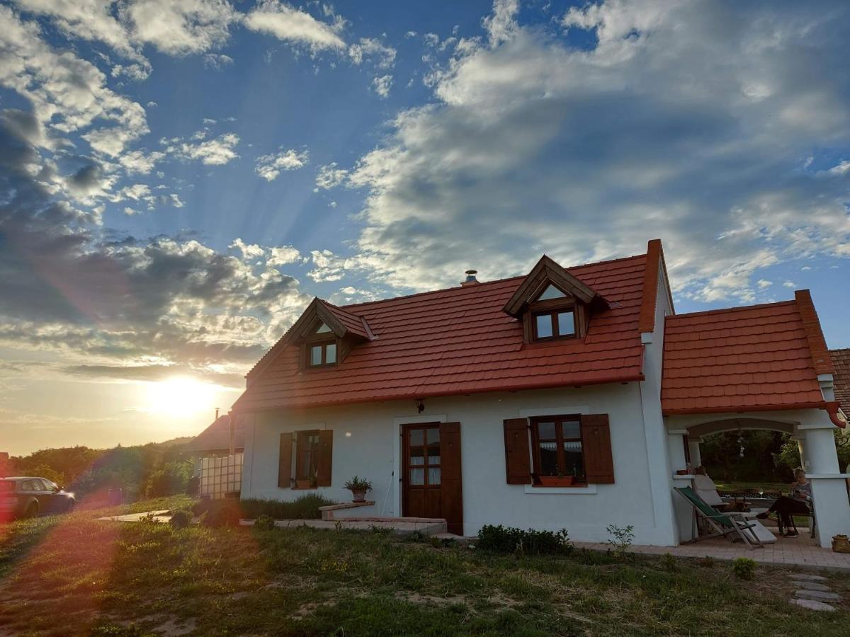 Вілла Casa Beata Lesencetomaj Екстер'єр фото