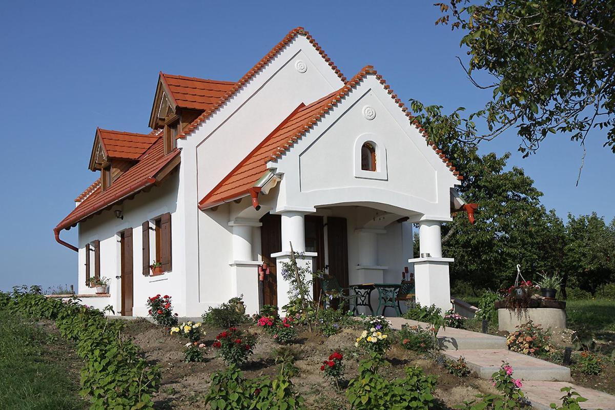 Вілла Casa Beata Lesencetomaj Екстер'єр фото